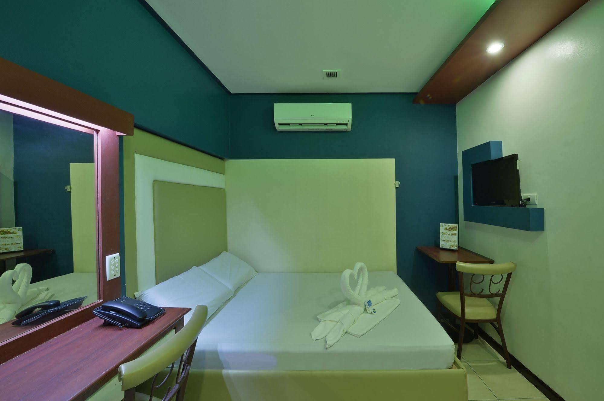 Hotel 99 Cubao Quezon City Bagian luar foto